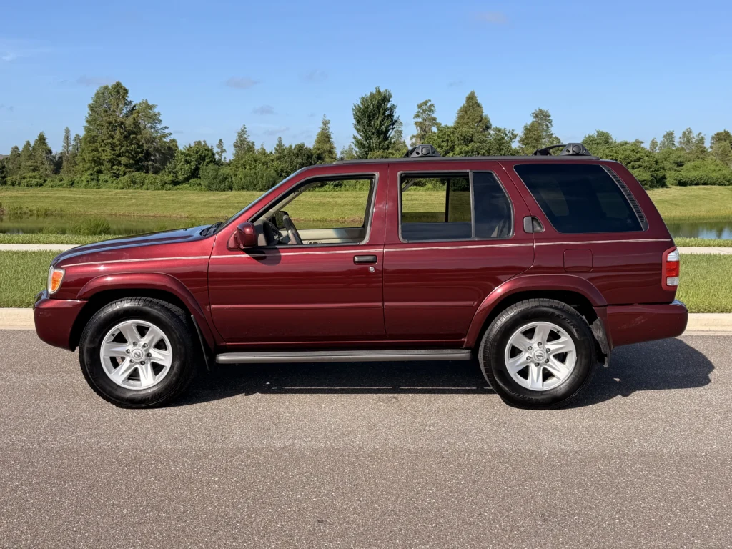 2002 Nissan Pathfinder LE 2WD