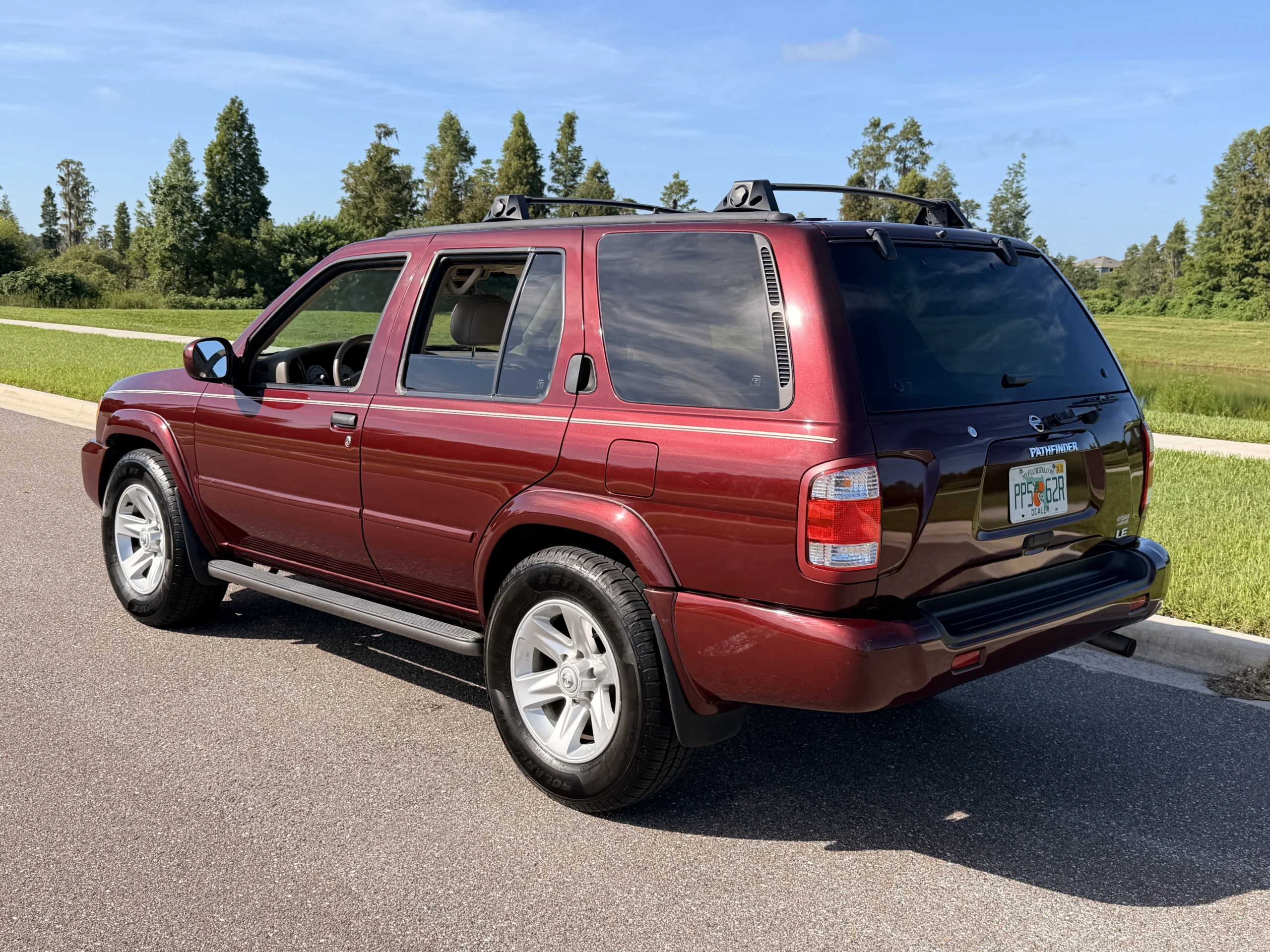 2002 Nissan Pathfinder LE 2WD