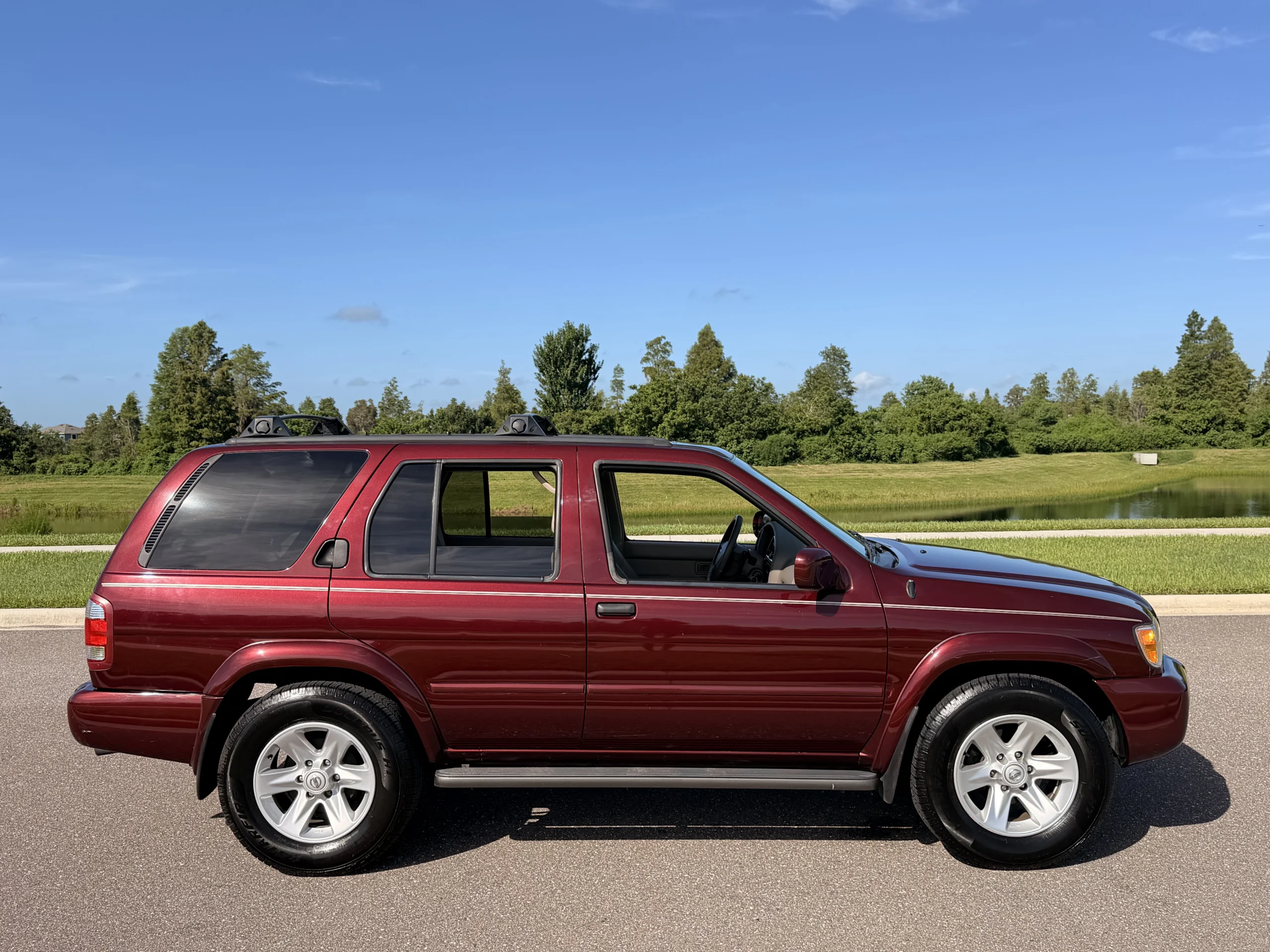 2002 Nissan Pathfinder LE 2WD