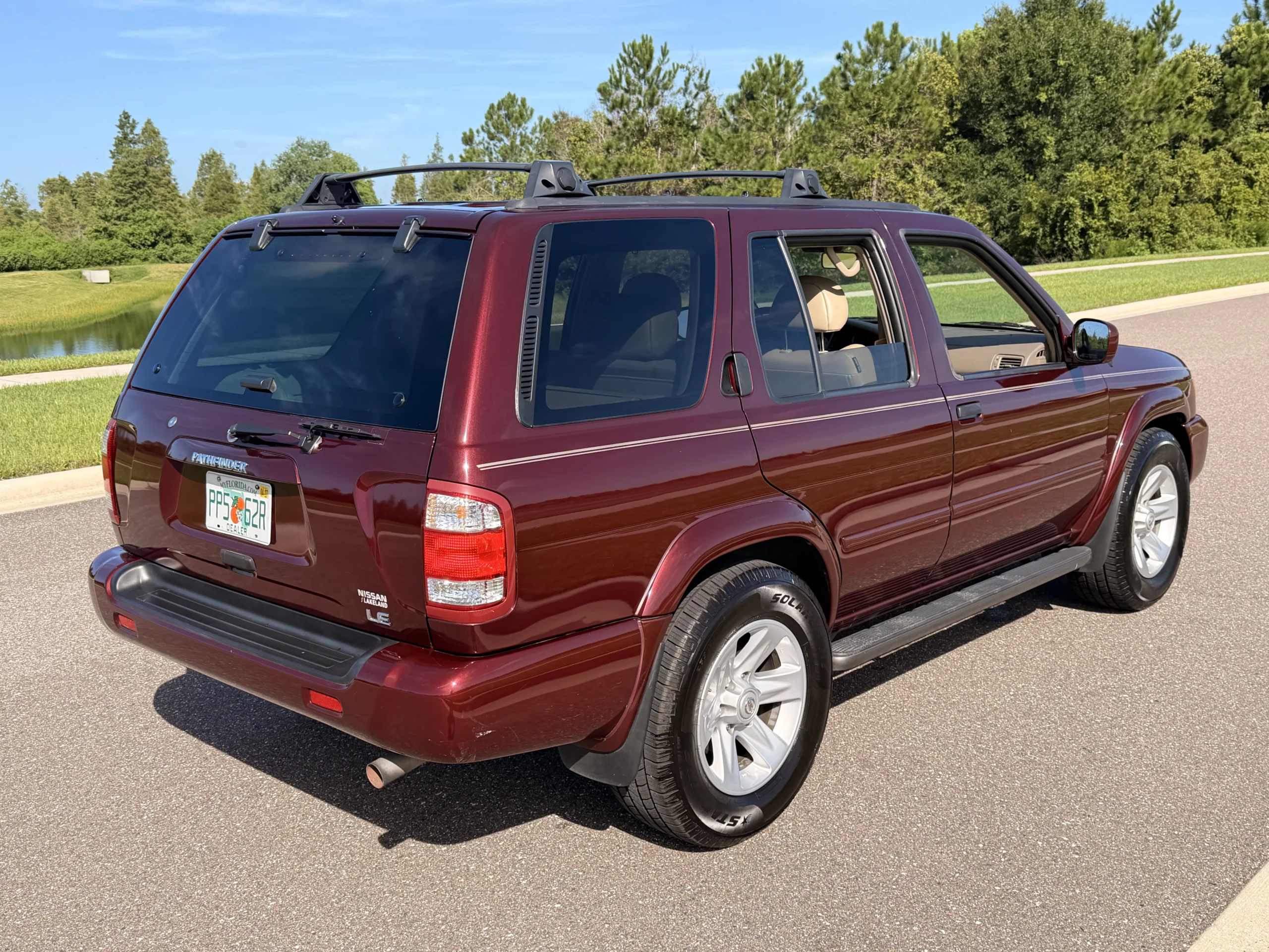 2002 Nissan Pathfinder LE 2WD