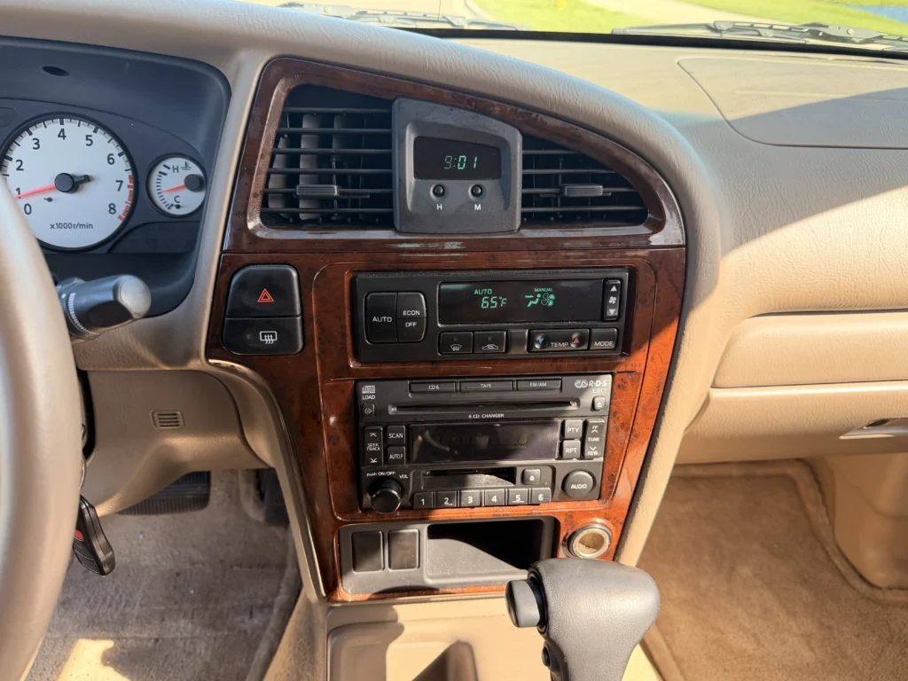 2002 Nissan Pathfinder LE 2WD