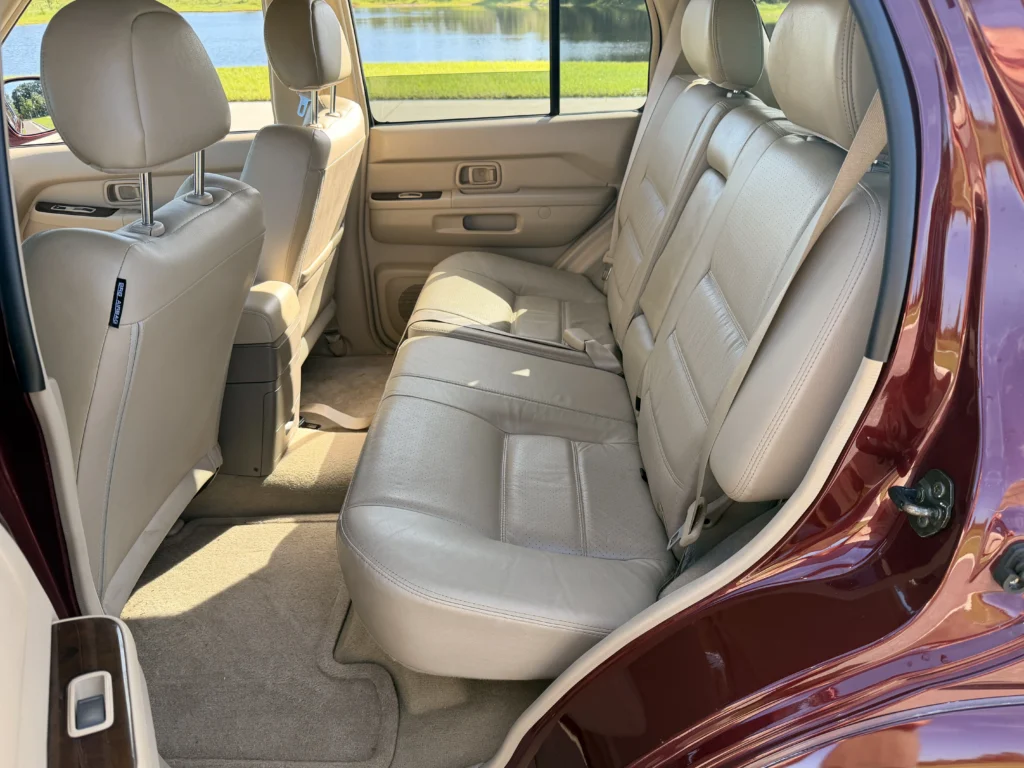 2002 Nissan Pathfinder LE 2WD