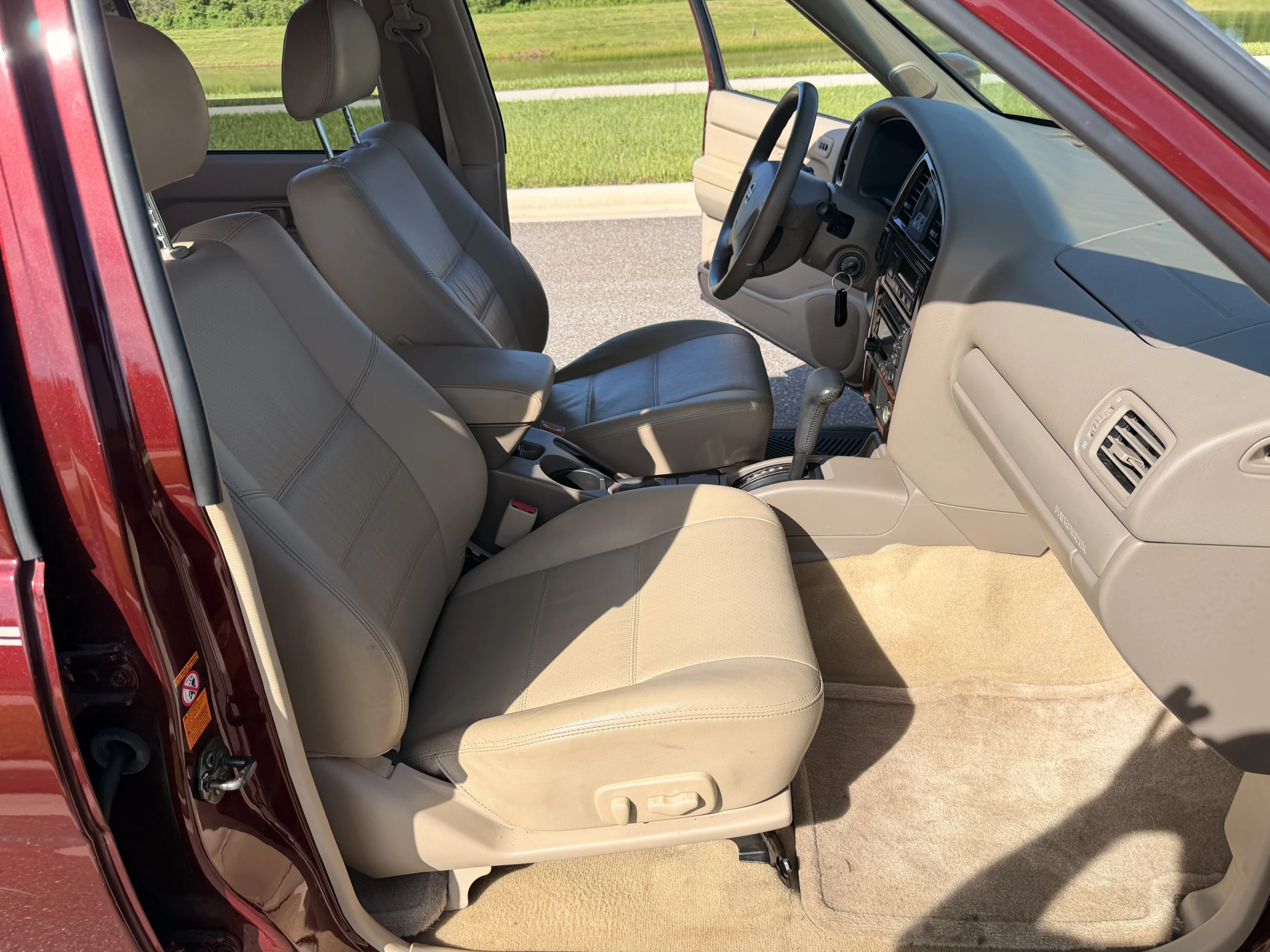 2002 Nissan Pathfinder LE 2WD