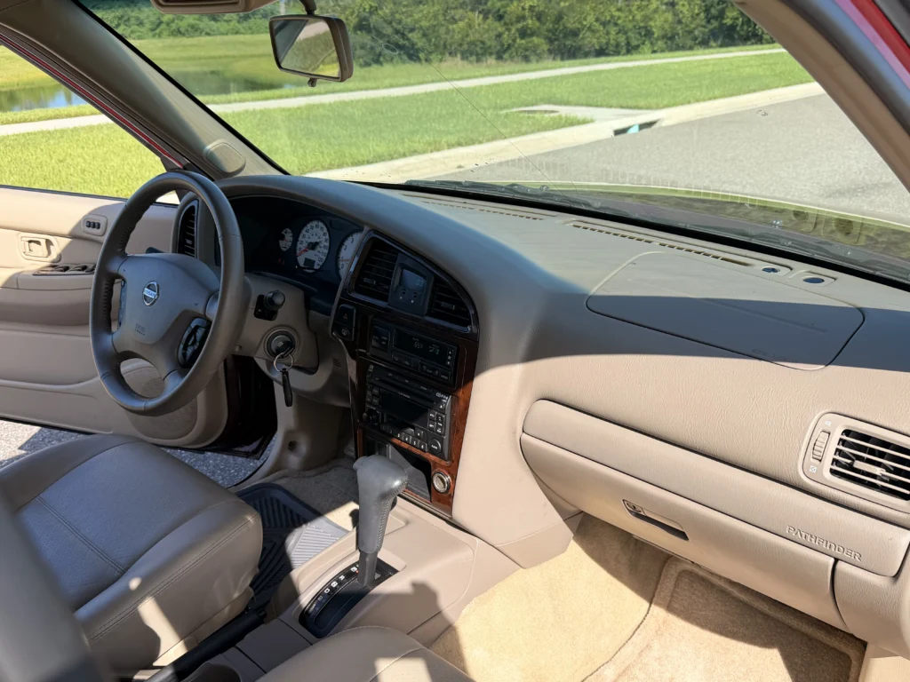 2002 Nissan Pathfinder LE 2WD